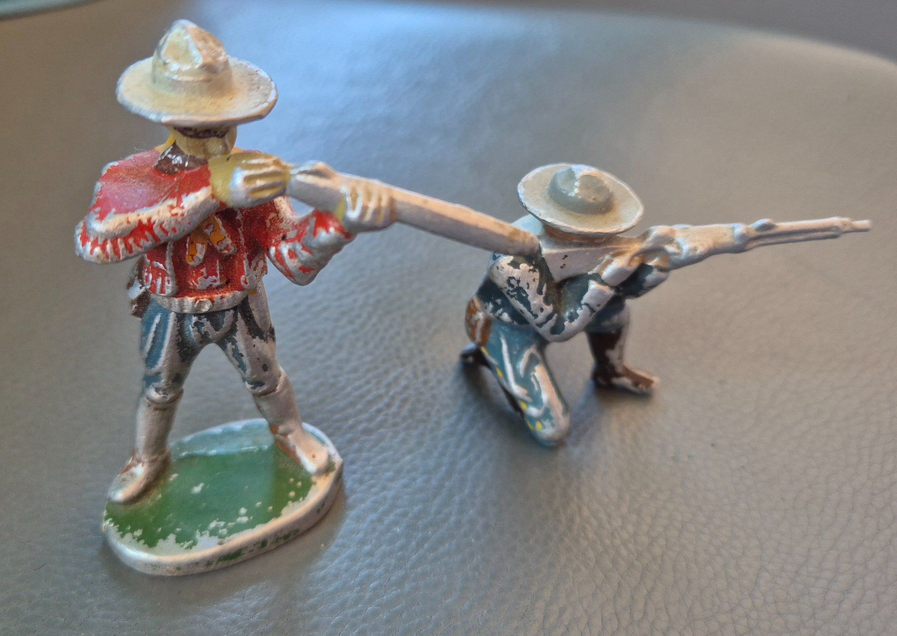 Figurines: 2 KROLYN Figurines en métal – D'occasion à Monthey par McAuthor