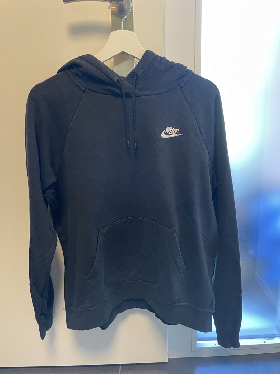 Nike Maglioni & Felpe: Schwarzer Nike Hoodie – Nuovo (secondo la descrizione) da Jona venduto da liv_kjr6 1