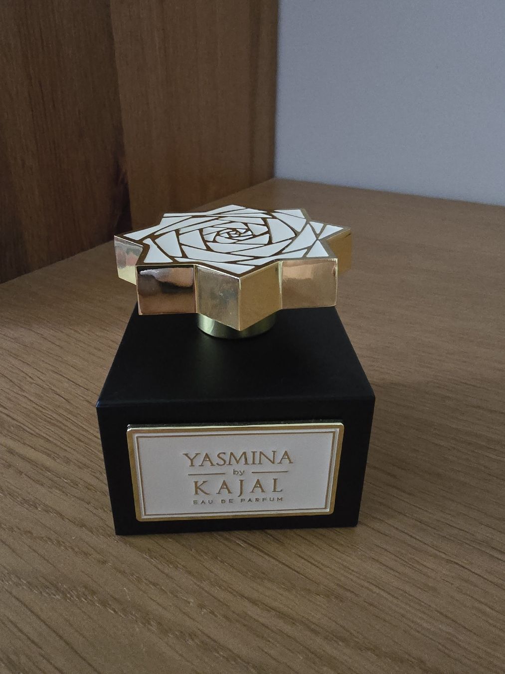 Profumi & Eau de Toilette: Yasmina , Kajal – Nuovo (secondo la descrizione) da Zürich venduto da gollyabd