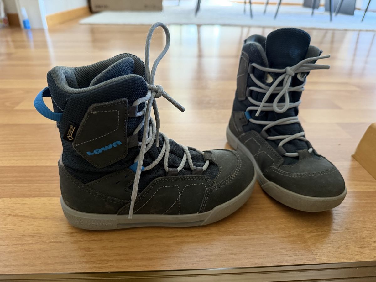 Lowa Scarpe per ragazzi: Lowa Winterschuhe – Usato da Bonstetten venduto da Tulli.Tulla