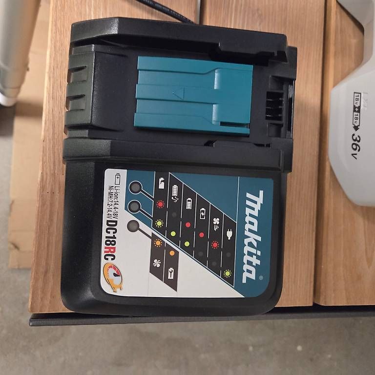 Makita Aspirapolveri & Accessori: Akku-Rucksackstaubsauger DVC660 – Usato da Blumenstein venduto da marycherry 1