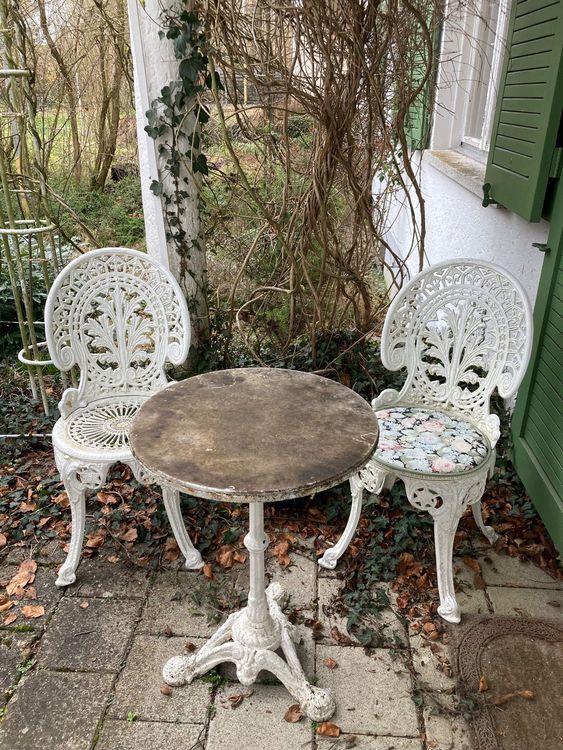 2 Gartenstühle und Tischfuss, Gusseisen Kaufen auf Ricardo