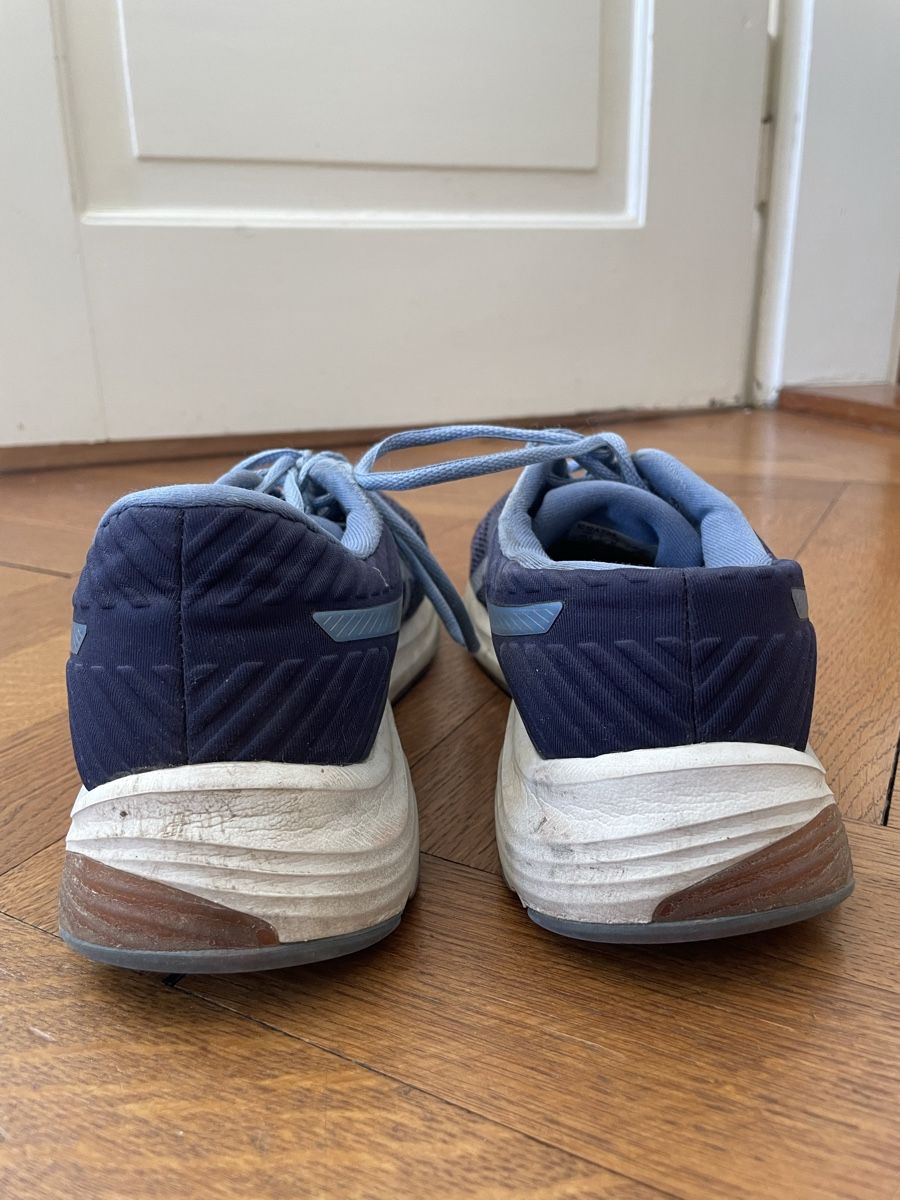 Scarpe da donna: ASICS Laufschuhe dunkelblau getragen – Usato da Winterthur venduto da leo_jgb5 5