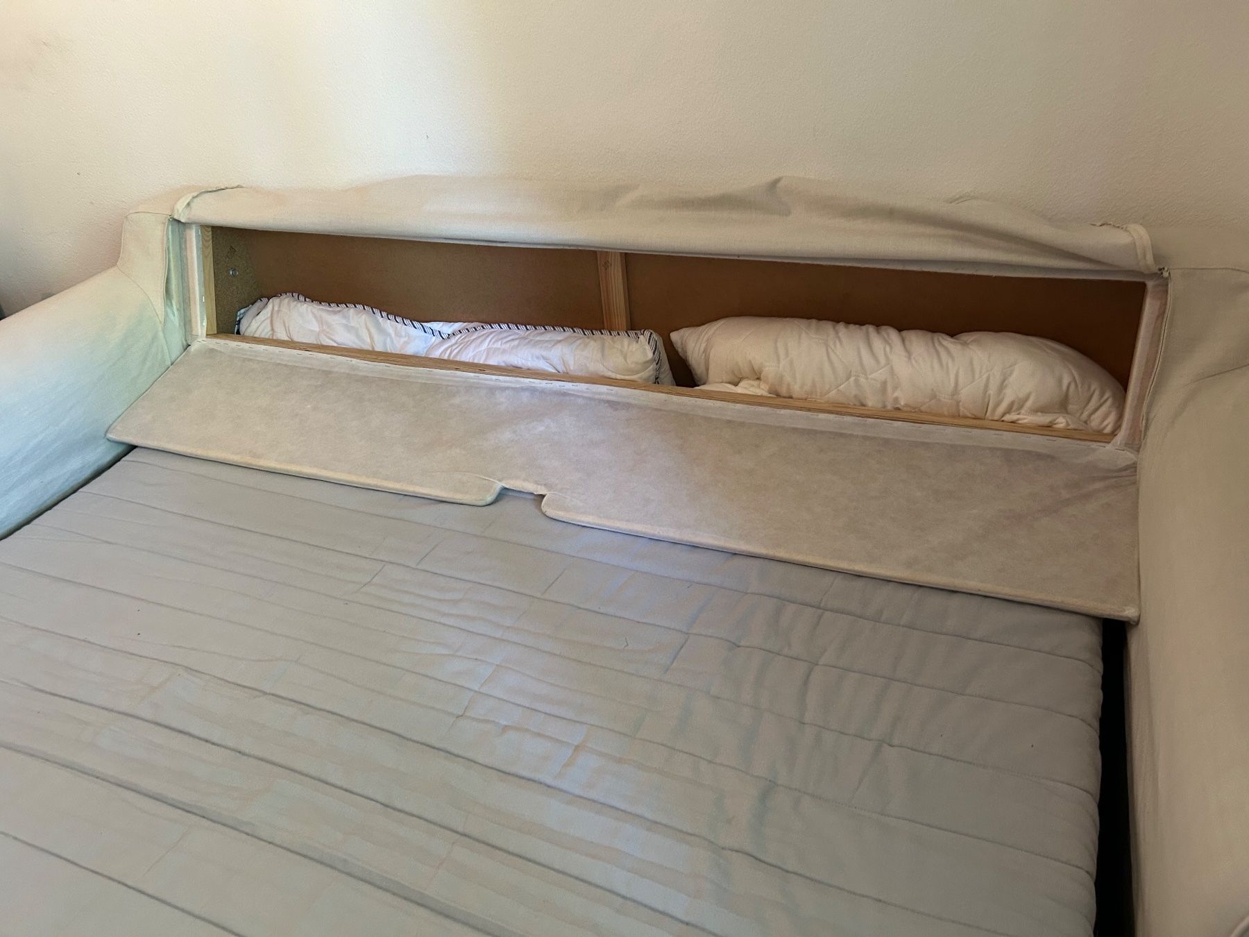 Ikea Divani: Regale und Schlafsofa – Usato da Zürich venduto da upita 5