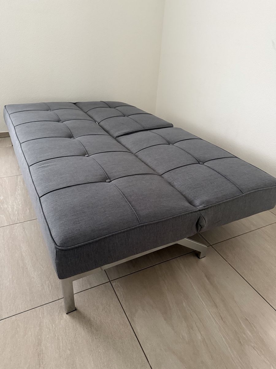 Divani: Schlafsofa grau ausklappbar mit Gebrauchsspuren – Usato da Müllheim Dorf venduto da adn_5qfp 2