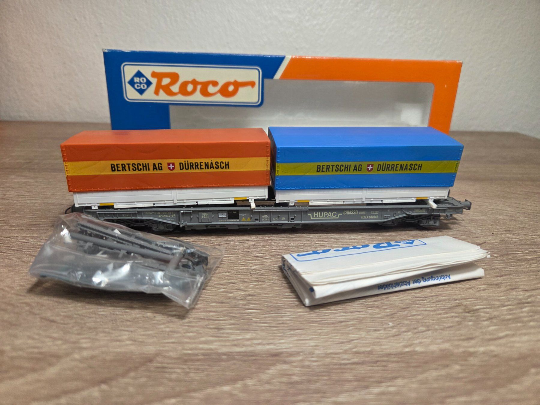 Roco Modellini di ferrovie: Roco 46365 Containerwagen Bertschi SBB H0 – Usato da St-Aubin-Sauges venduto da Lo_Go 5