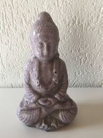 Dekoration Buddha-Figur fliederfarben aus Keramik
