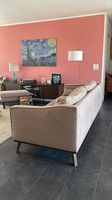 Hochwertiges 3-Sitzer-Sofa mit passendem Hocker von Westwing