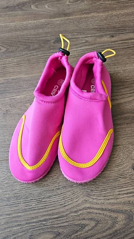 Scarpe da donna: Wasserschuhe Gr. 38 – Usato da Erstfeld venduto da nan_6f9p