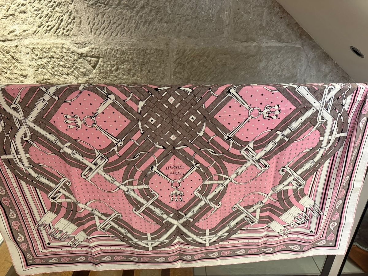Hermès Foulard & Sciarpe: Châle Hermes neuf, collection 2026 – Nuovo (secondo la descrizione) da lausanne venduto da Boulet2001 1