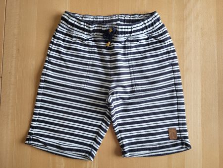 Vertbaudet kurze Hose Gr. 152
