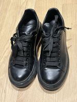 Alexander McQueen Oversized Sneaker Clear Sole - Black EU38