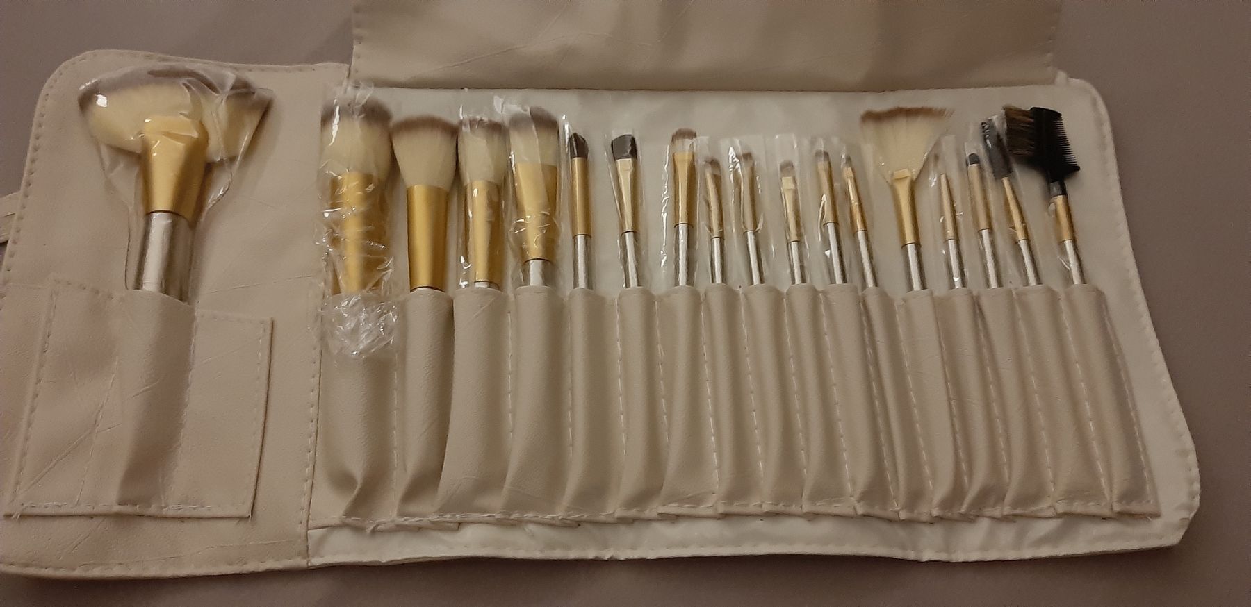 Make-up: NEU! Pinsel Set – Nuovo e nell'imballaggio originale da Zürich venduto da Venecia25
