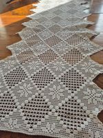 Gehäkelte Tischdecke, Tischläufer