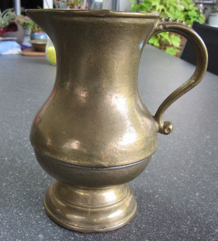 Caraffe: Alter Krug aus Messing – Usato da Bischofszell venduto da raika 4