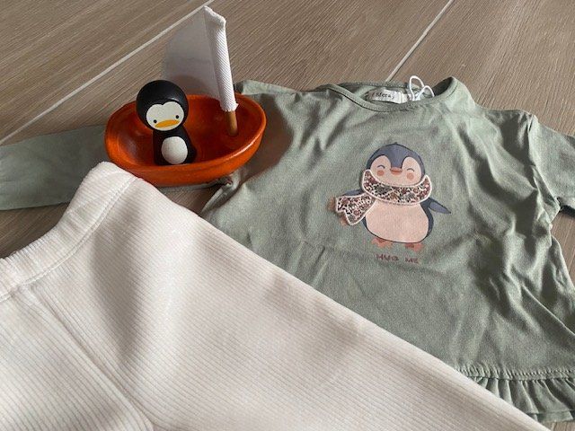 Lotti & Set di vestiti: neues Baby Geschenk Set Gr. 62/68 "Pinguin" – Nuovo (secondo la descrizione) da Staufen venduto da Nasli 3