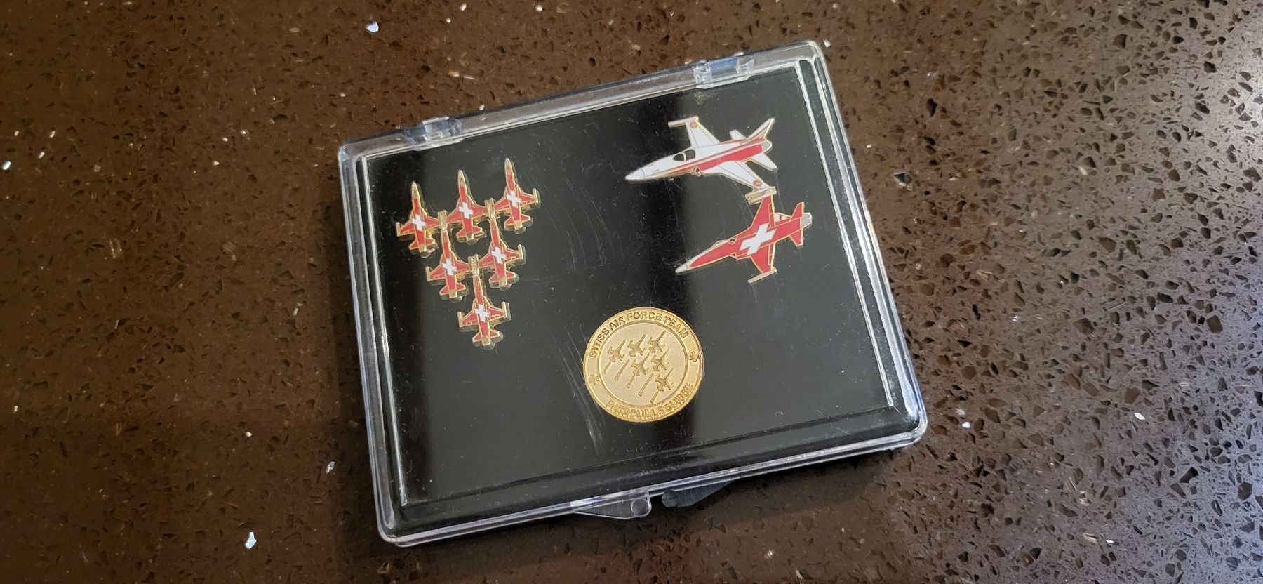 Spille & Fermagli: patrouille suisse pins – Nuovo (secondo la descrizione) da Camignolo venduto da Hakunamat5