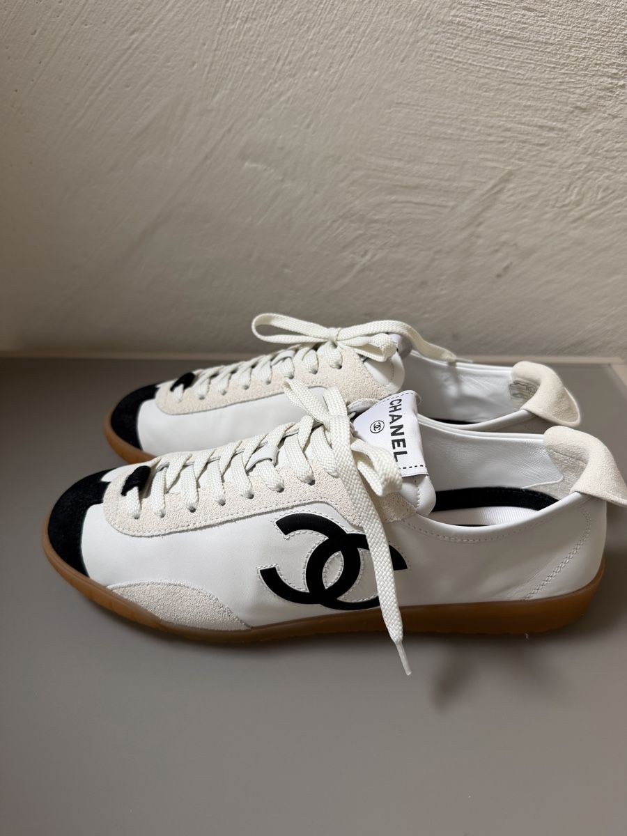 Chanel Scarpe da donna: Chanel White Trainers – Nuovo (secondo la descrizione) da Martigny venduto da Fashion_Mania