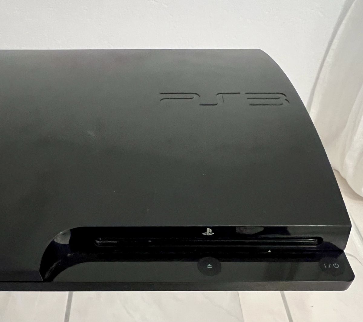 Sony Konsolen: Sony PlayStation 3 Konsole mit 2 Controllern – Gebraucht aus Hunzenschwil von Madachica 5