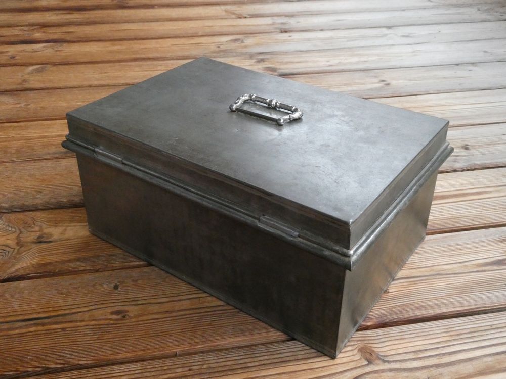 Blechbox-Büchse mit Deckel und Lasche zum Abschliessen (Gebraucht) in ...