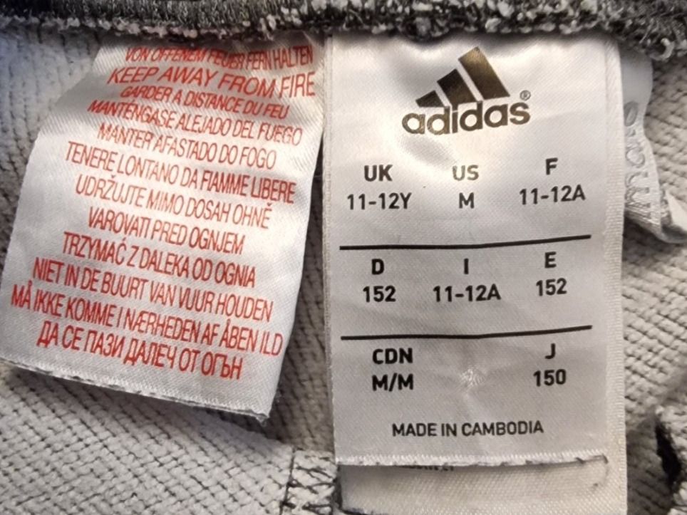Adidas Pantaloni: Short sport gris Adidas pour Ado – Nuovo (secondo la descrizione) da Veyrier venduto da Leilazizou 2