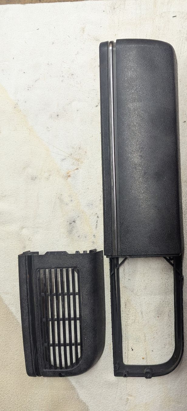VW Tutti pezzi di ricambio auto: VW GOLF vide poche droite  – Usato da Gland venduto da nue_slk7