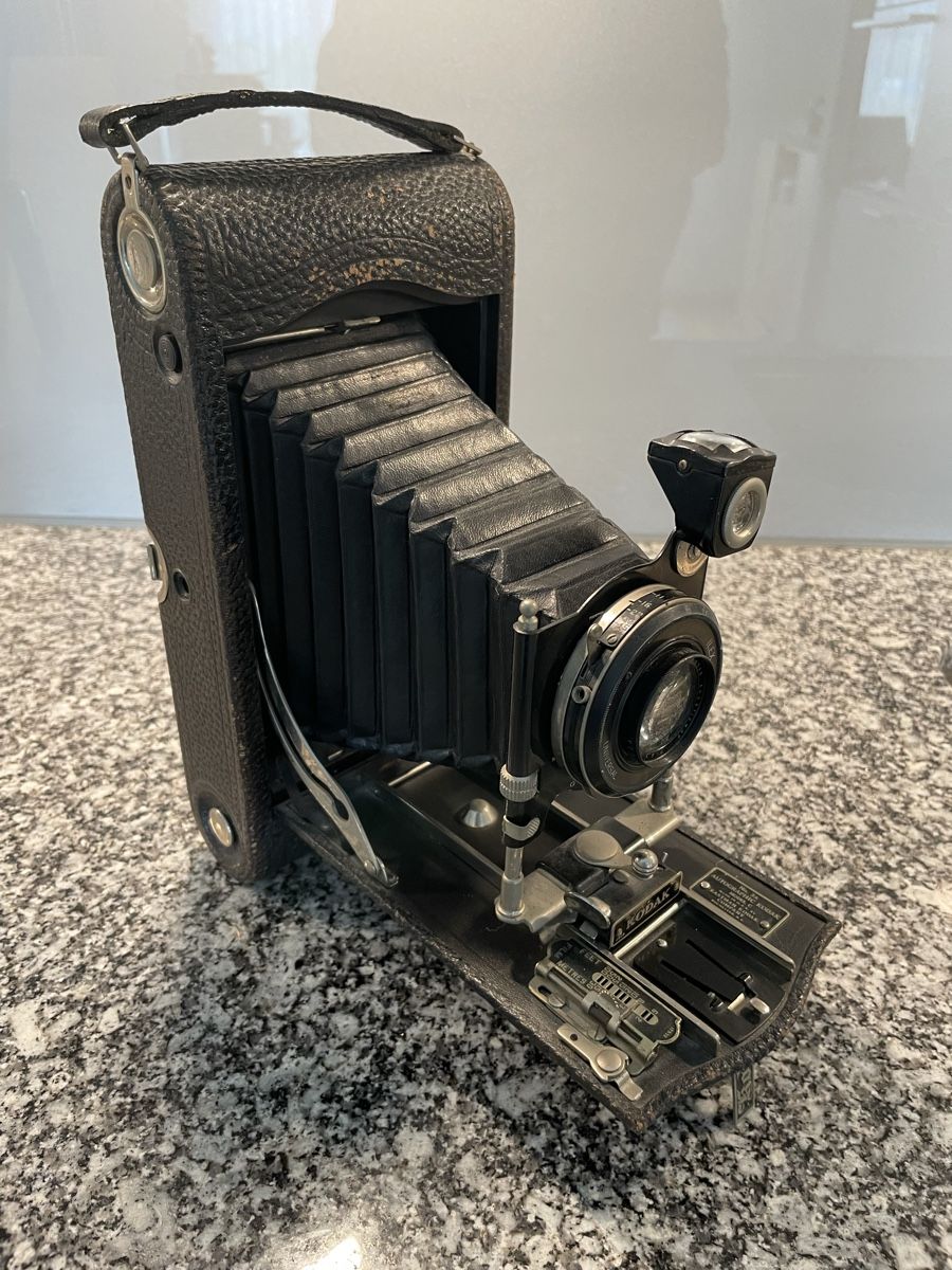 Kodak Fotocamera: Alte grosse Kodak Kamara – Usato da Oetwil an der Limmat venduto da Pata