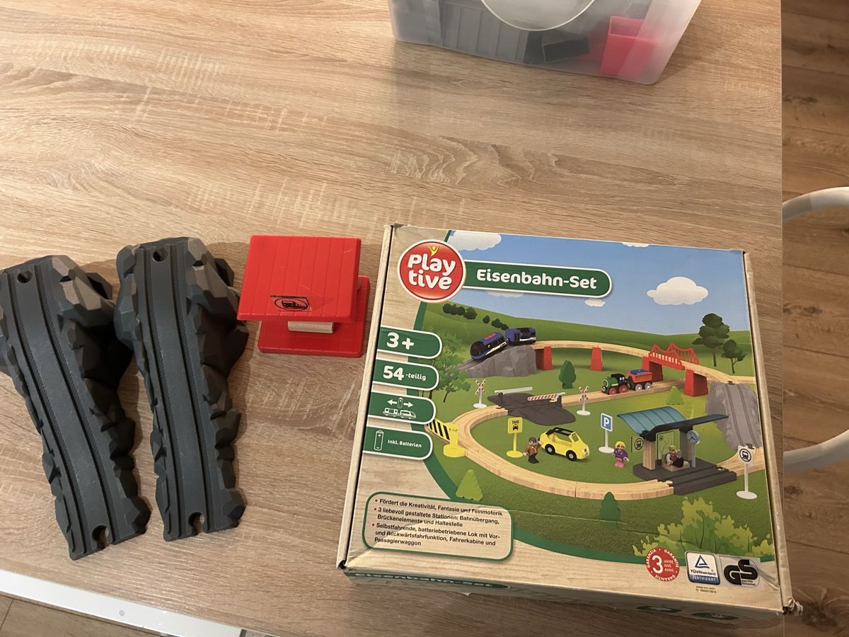 Spielzeuge: Set de train avec accessoires – Gebraucht aus Oulens-Echallens von Puppa73