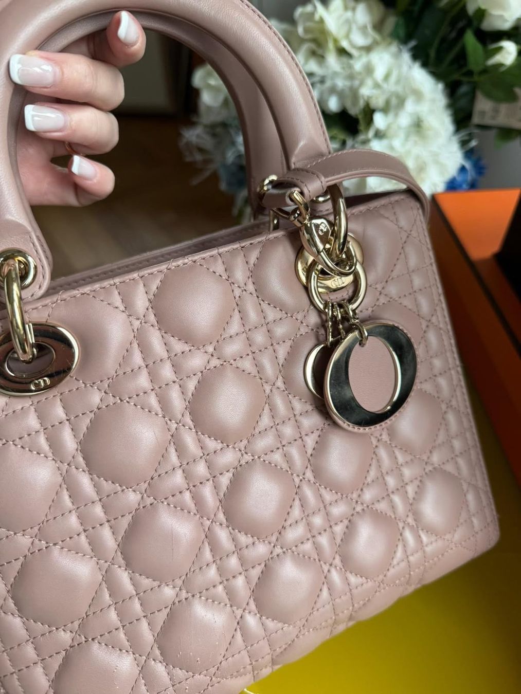 Dior Taschen für Damen: Originale Dior Lady Medium Handtasche – Gebraucht aus Kastanienbaum von swi_8n56 5