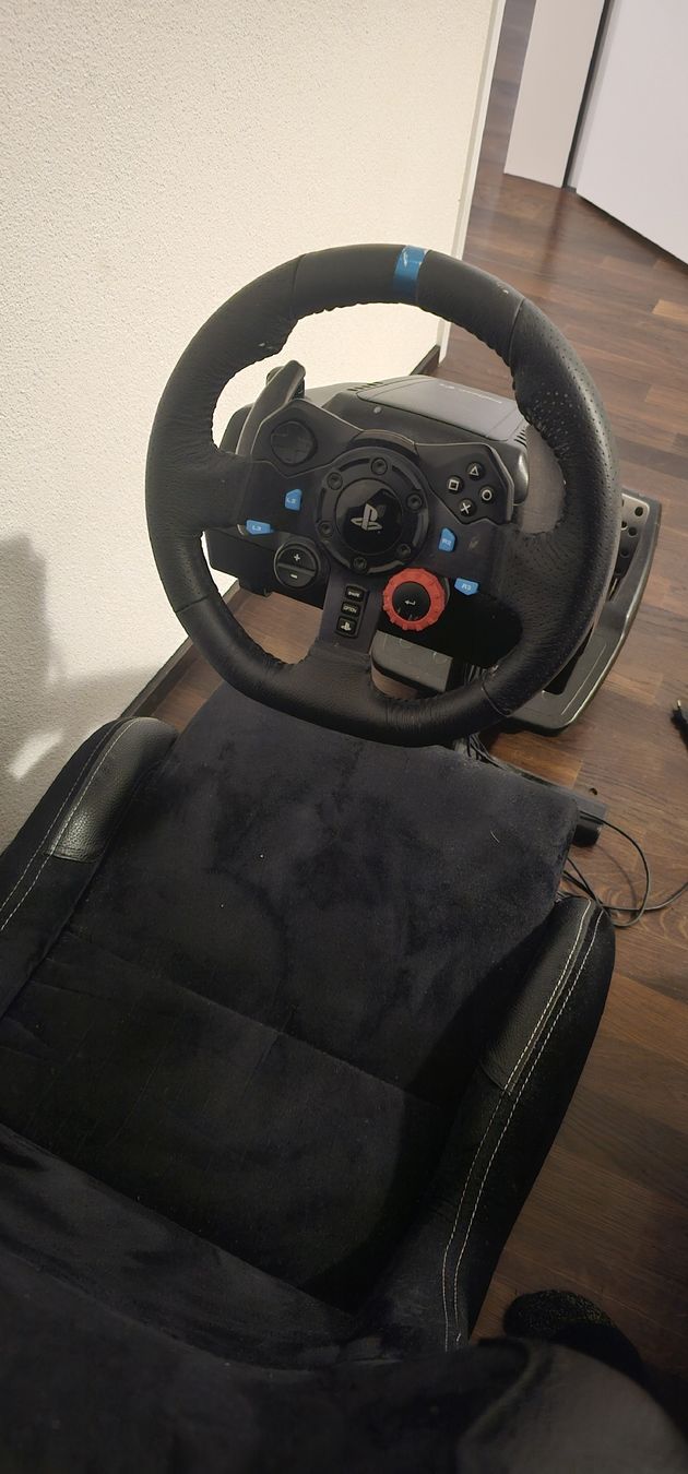 Playseat Stühle: Playseat Rennsimulator mit Logitech G29 Lenkrad - Top! – Neu (gemäss Beschreibung) aus Hinwil von boulevard88