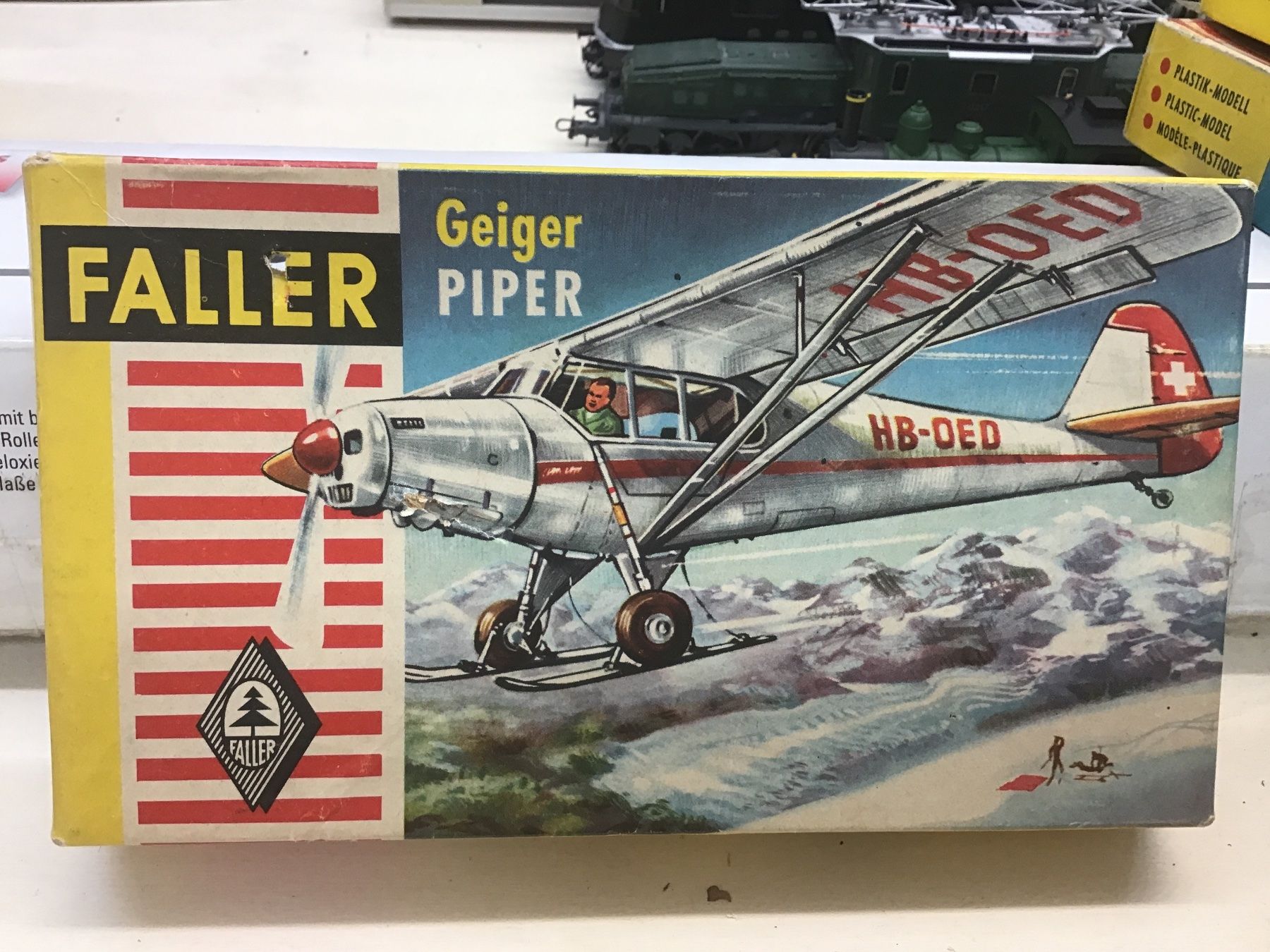 Faller Kit di modellismo & Modellini statici: Faller Geiger Piper HB-OED, Flugzeugmodell, komplett – Usato da Männedorf venduto da Spezial-Modelle