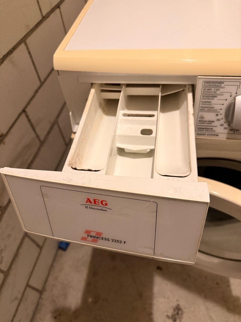Electrolux Lavatrici: Electrolux Waschmittelschublade – Usato da Luzern venduto da Andrinos