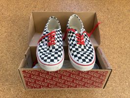 Vans Sneaker kariert mit roten Schnürsenkeln