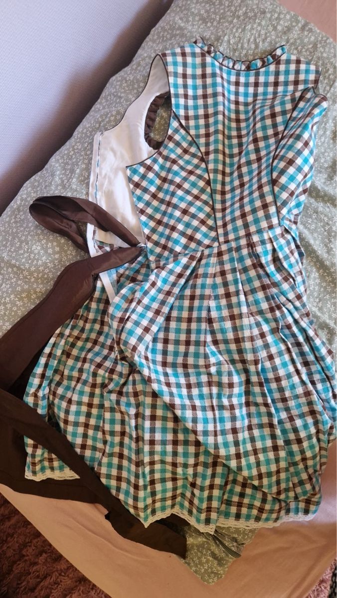 Robes: Dirndl zu verkaufen  – D'occasion à Waldstatt par dundeeshadow 1