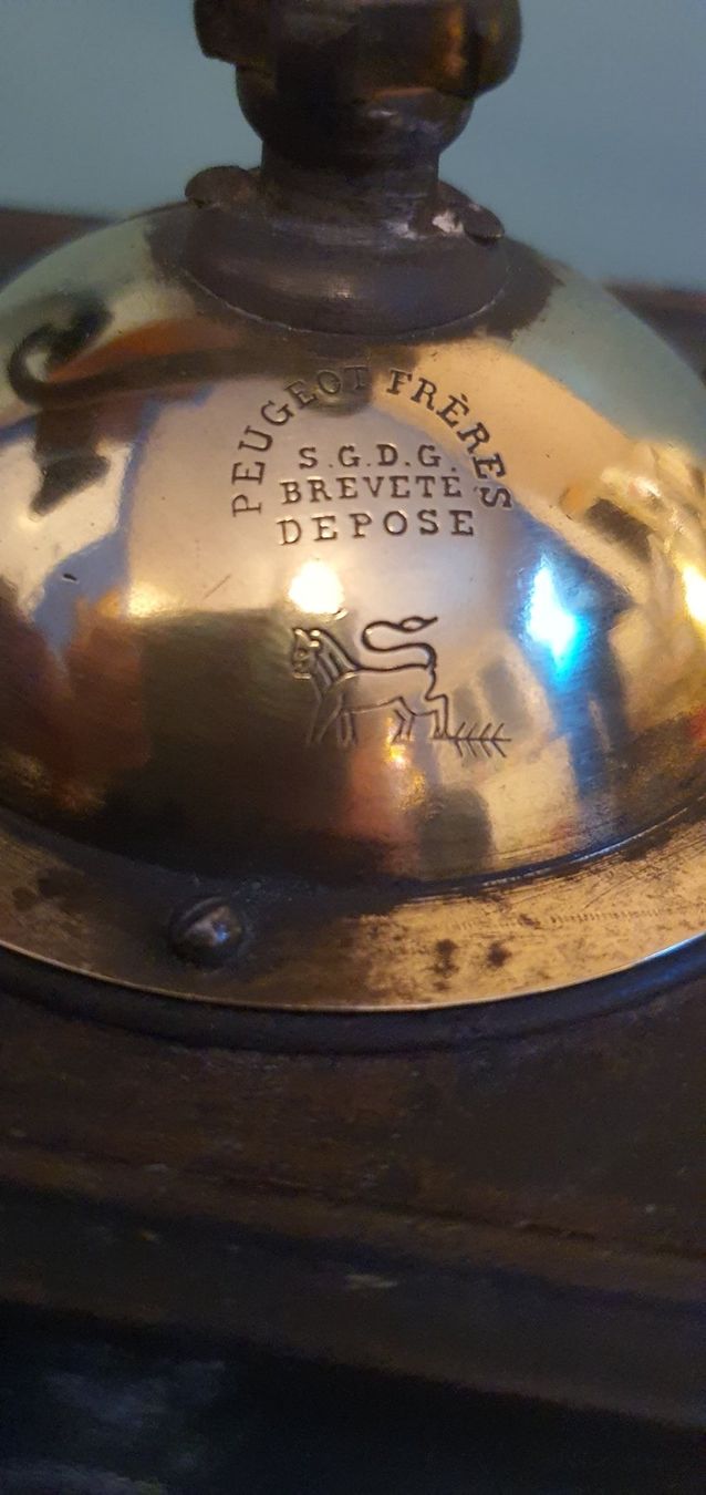 Macchine per caffè & Macchine per espresso: Antike Peugeot Kaffee Mühle Blech & Messing – Usato da Baden venduto da swiss-alps 1