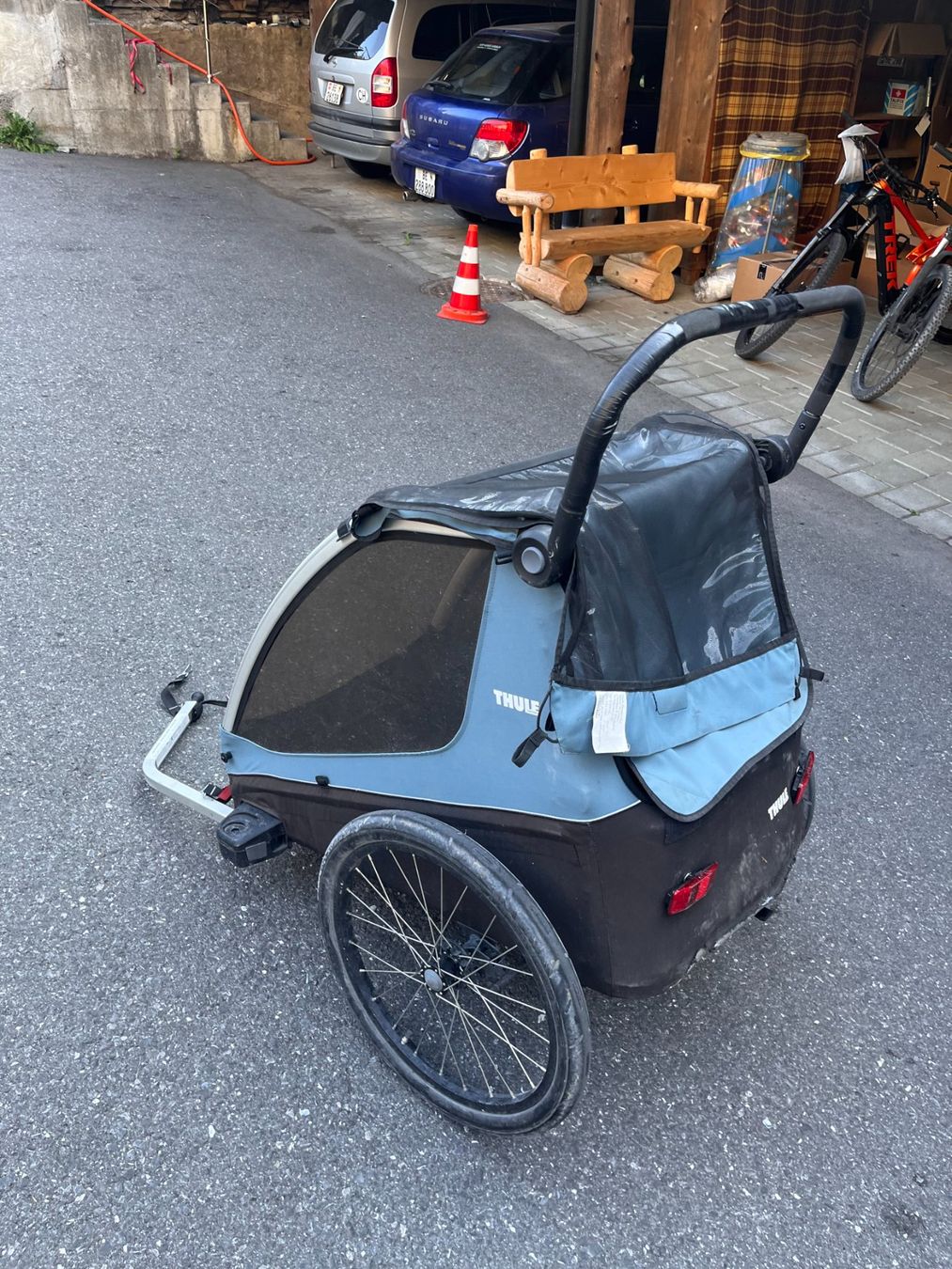 Thule Poussette: Thule Kinderanhänger – D'occasion à Lauterbrunnen par Imboden-Bike 2