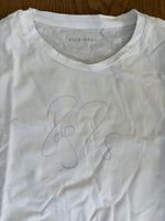 Roger Federer – Original-Autogramm auf gebrauchtem T-Shirt  