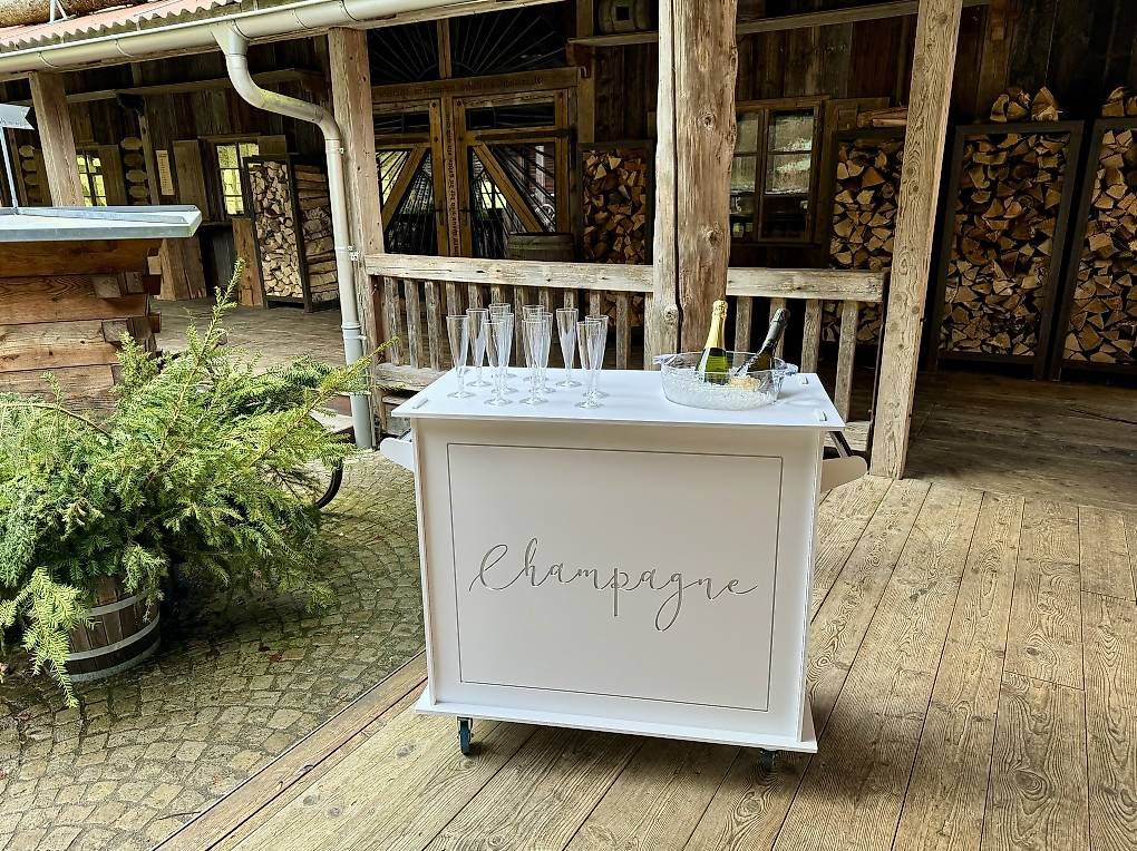 Alle Dekorationen: Champagnerwagen zu verkaufen – Gebraucht aus Dietlikon von jul_w7gj 2