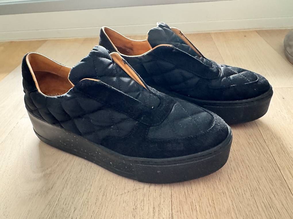 Scarpe da donna: Raphael Sneaker Gr 41, Edel gesteppt – Usato da Meilen venduto da JuliaFantasma
