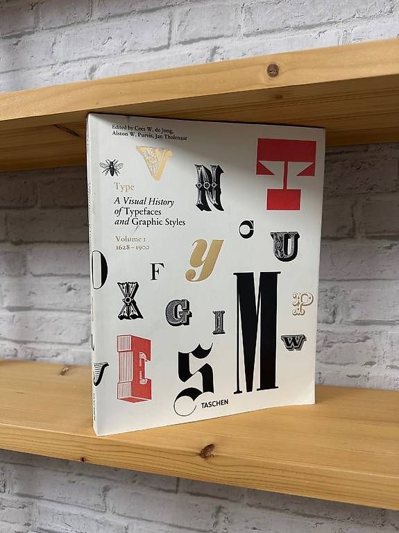 Libri: History of visual typefaces and graphic styles – Usato da Zürich venduto da fienne