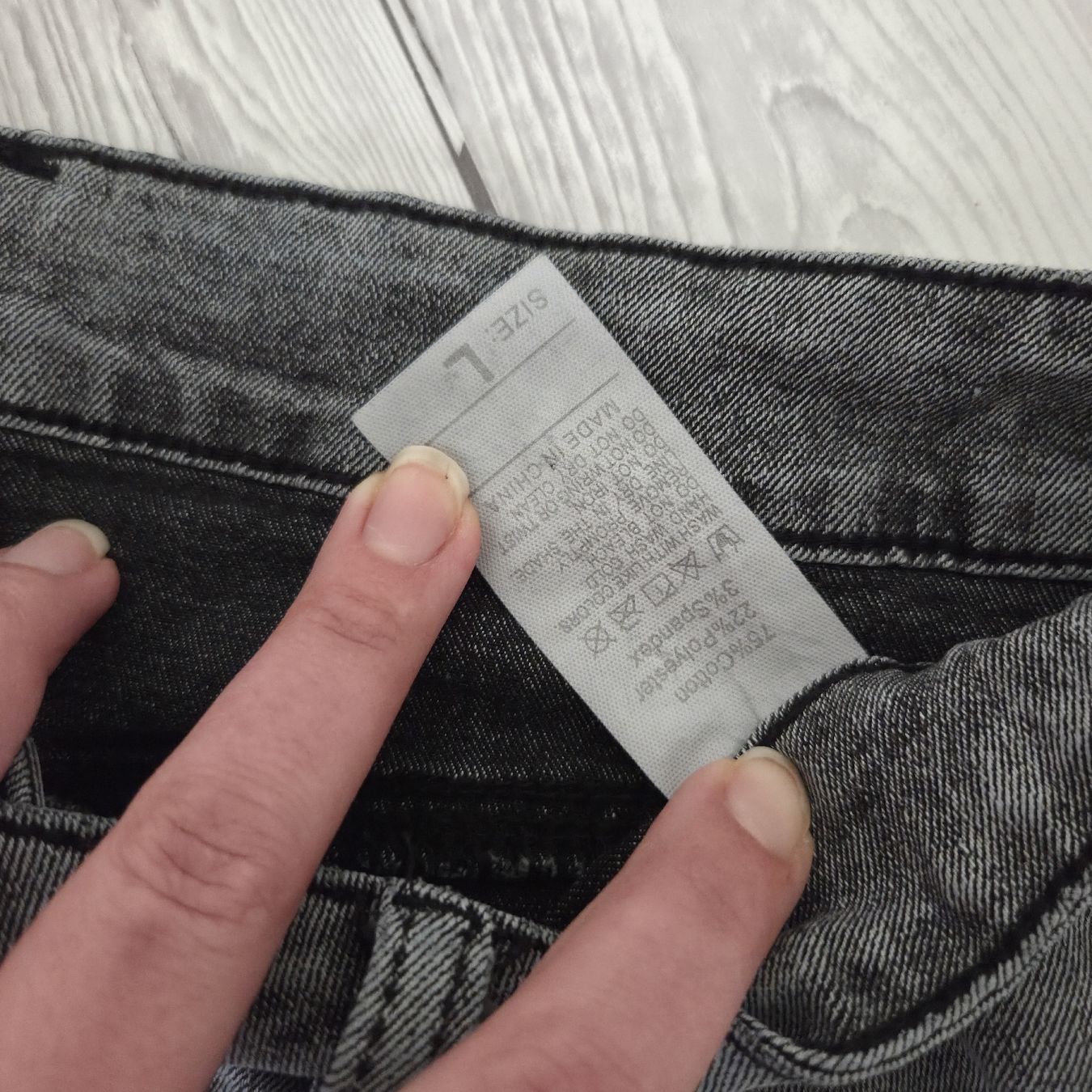 Jeans: Graue Barrel Jeans, Grösse L, bequeme Passform – Nuovo (secondo la descrizione) da Näfels venduto da CH.Kchlineknopf 3