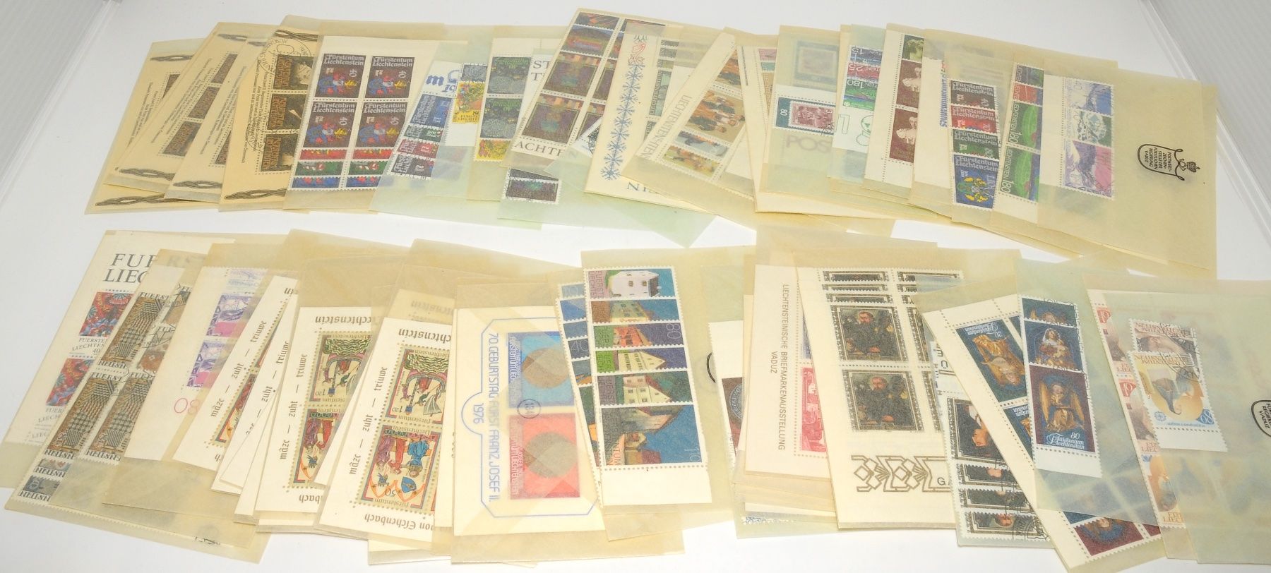Tutti i francobolli: Grosse Briefmarkensammlung "Fürstentum Lichtenstein" – Usato da Bern venduto da Olynon 4
