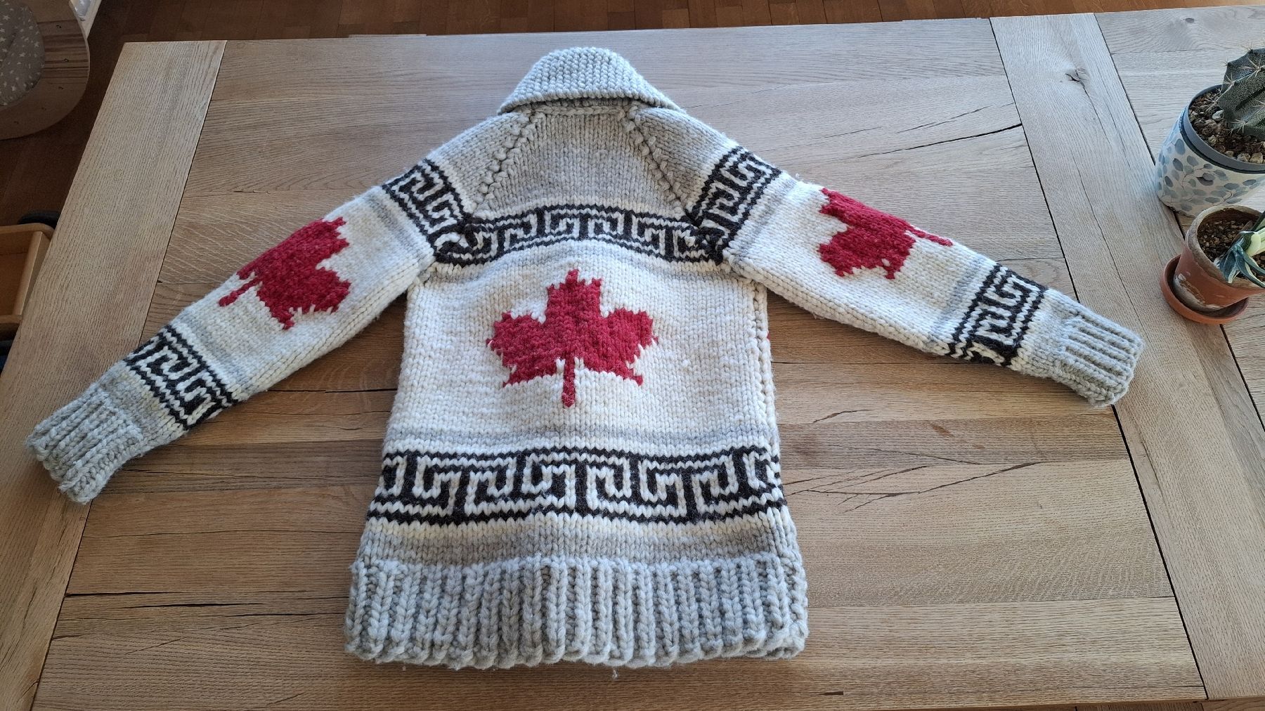 Pullover & Sweatshirts: Oh Canada Sweater handmade – Neu (gemäss Beschreibung) aus Birrwil von voe_nxc8 1