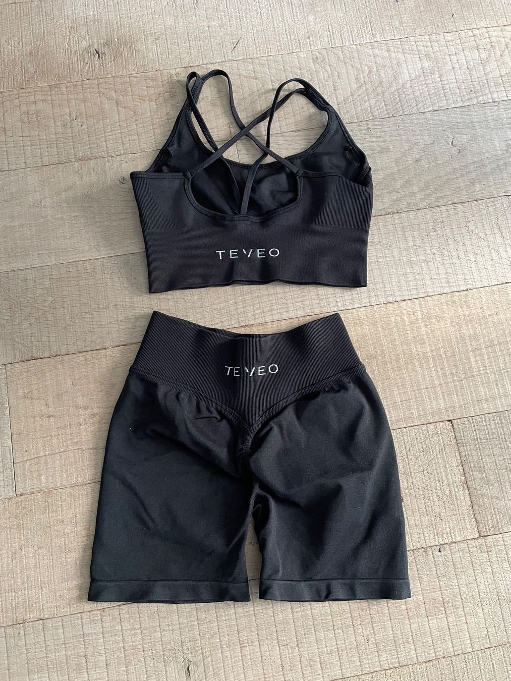 Teveo Lotti di vestiti: Teveo Statement Sportset – Usato da Bonstetten venduto da Pina15 1