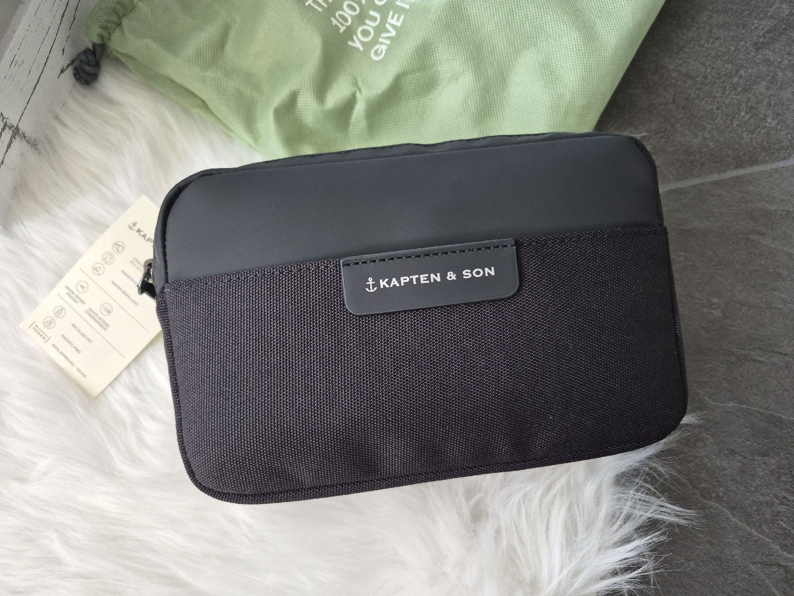 Kapten & Son Borse: Kapten & Son Bergen Crossbody Black neu! – Nuovo (secondo la descrizione) da Altdorf SH venduto da MR2509 1