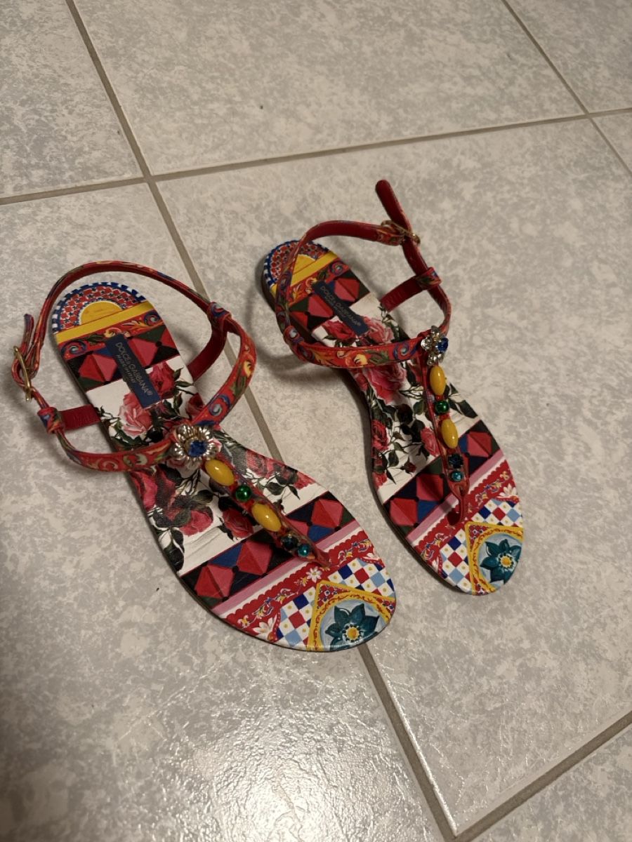 Dolce & Gabbana Scarpe da donna: Dolce Gabbana flat sandals with decoration, size 36 – Usato da Gland venduto da dan_hxf7