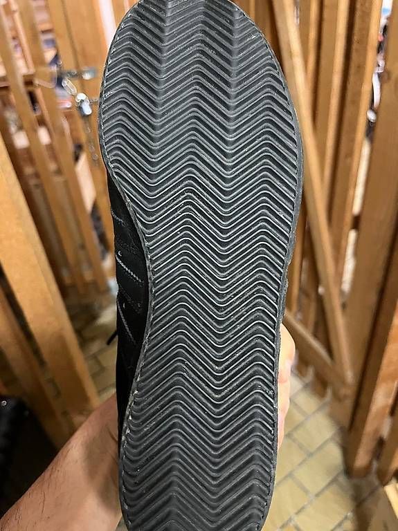Adidas Scarpe da uomo: New Adidas Black and Gold - Size 41.5 – Usato da Zürich venduto da LeoGd 1
