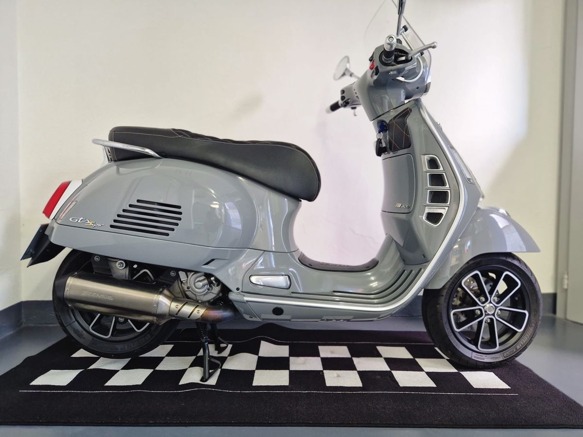 Vespa Scooter: Vespa GTS 300 SuperTech Toscana Edition – Usato da Hägglingen venduto da Budweiser73
