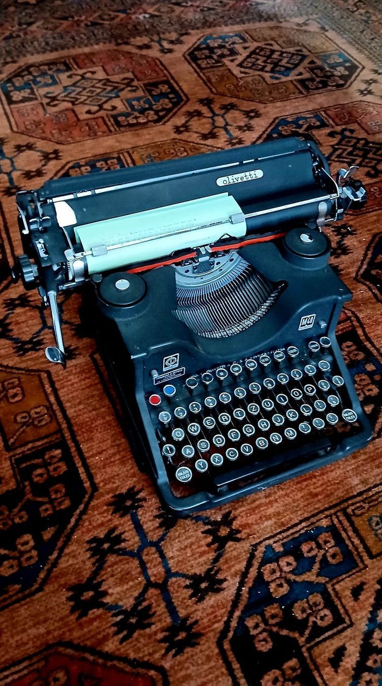 Olivetti Machines à écrire: Machine à écrire Olivetti – D'occasion à Cornaux NE par sam_dy77