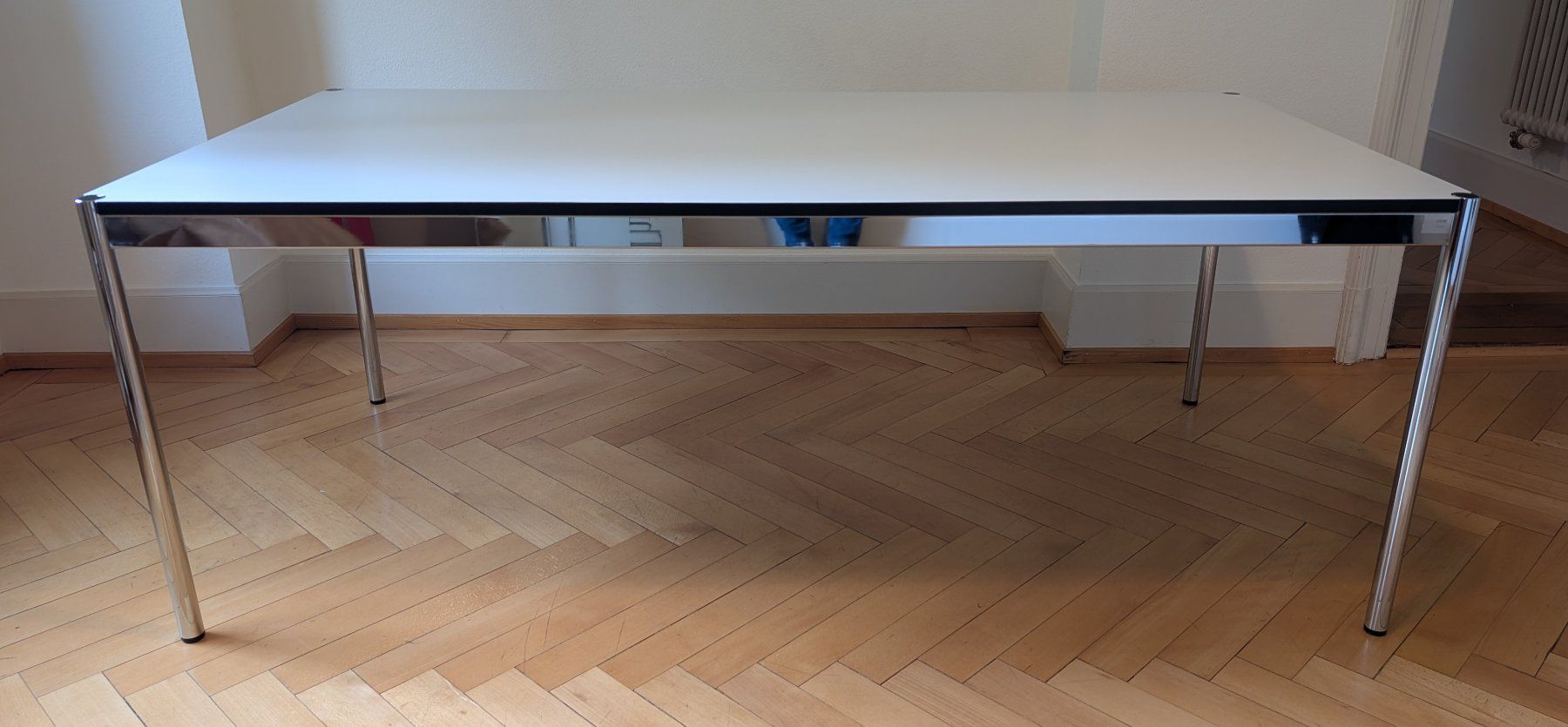 USM Bureaux: Tisch USM Haller, 2x1m, hellgrau – D'occasion à Zürich par eli_yv5l 1